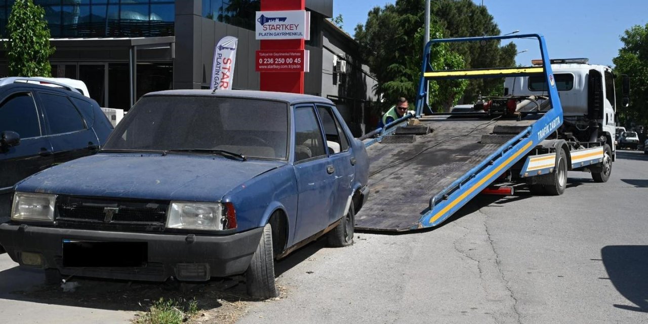 Manisa’nın sokakları atıl ve hurda araçlardan temizleniyor