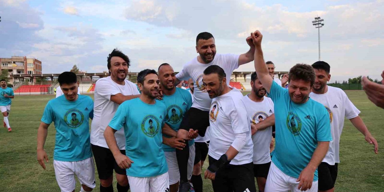 Sökespor altyapısında futbola başlayan Taşdemir, sahalara veda etti