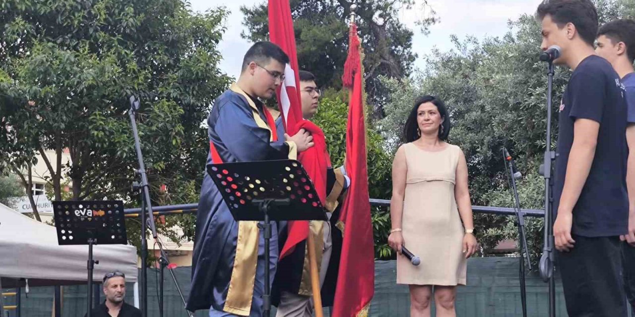 Aydın Lisesi’nde mezuniyet coşkusu