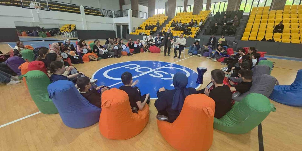 Kütahya’da işitme engelli bireyler ve öğrenciler "Ritimde Birlikteyiz" etkinliğinde buluştu
