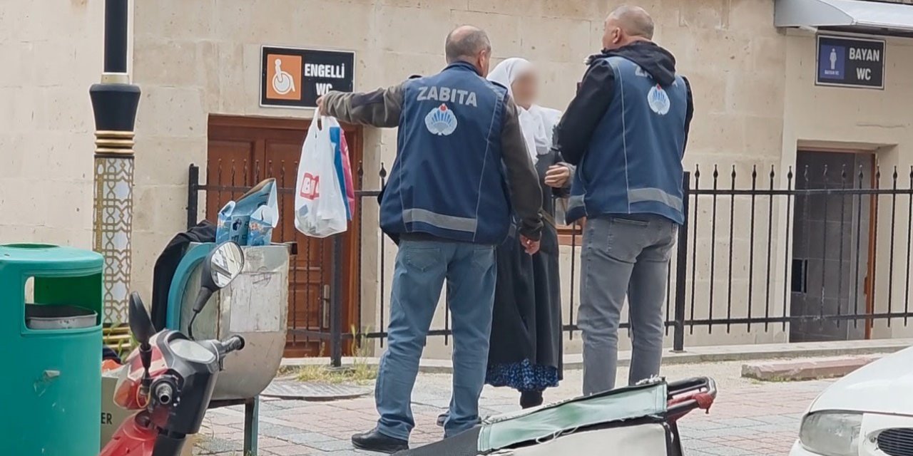 Kütahya’da zabıta ile dilenci arasında gerginlik: Dilenci kadın zabıtayı çileden çıkardı