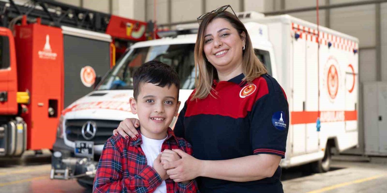 Yangınlarda vatandaşa, evinde ise oğluna umut oluyor