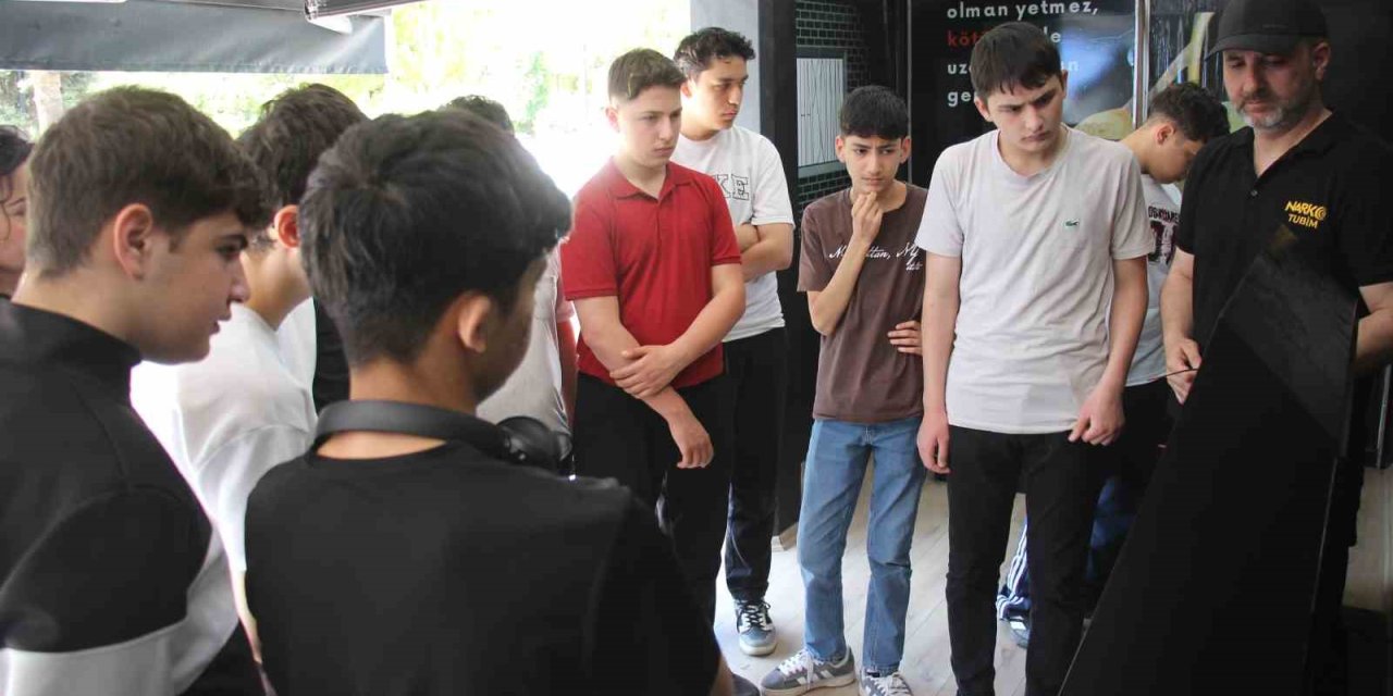 Aydın’da Narkotik Eğitim Tırı’na gençlerden yoğun ilgi