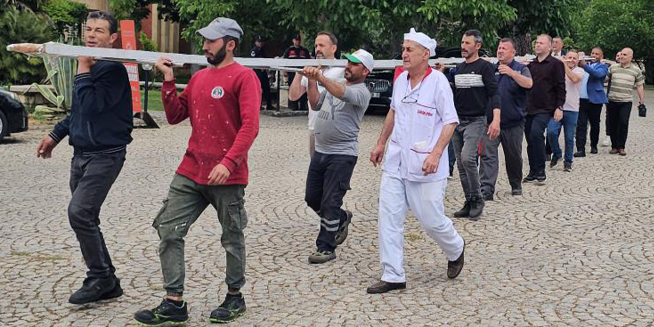 Afrodisias’ta 14 metrelik dev pide ilgi odağı oldu
