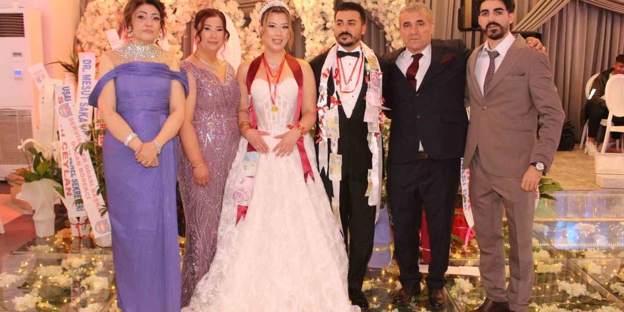 Uşak’ta 15 şahitli nikah töreni