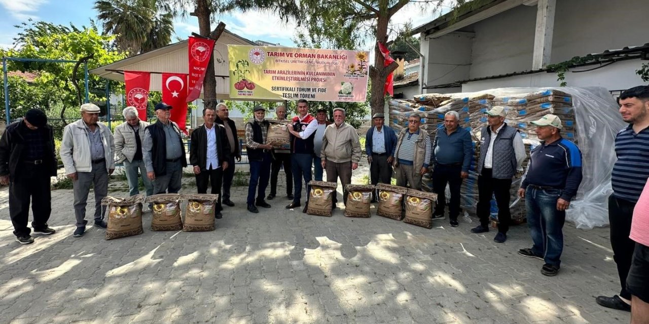 Koçarlı’da 3 bin kilo ayçiçeği tohumu üreticilere dağıtıldı