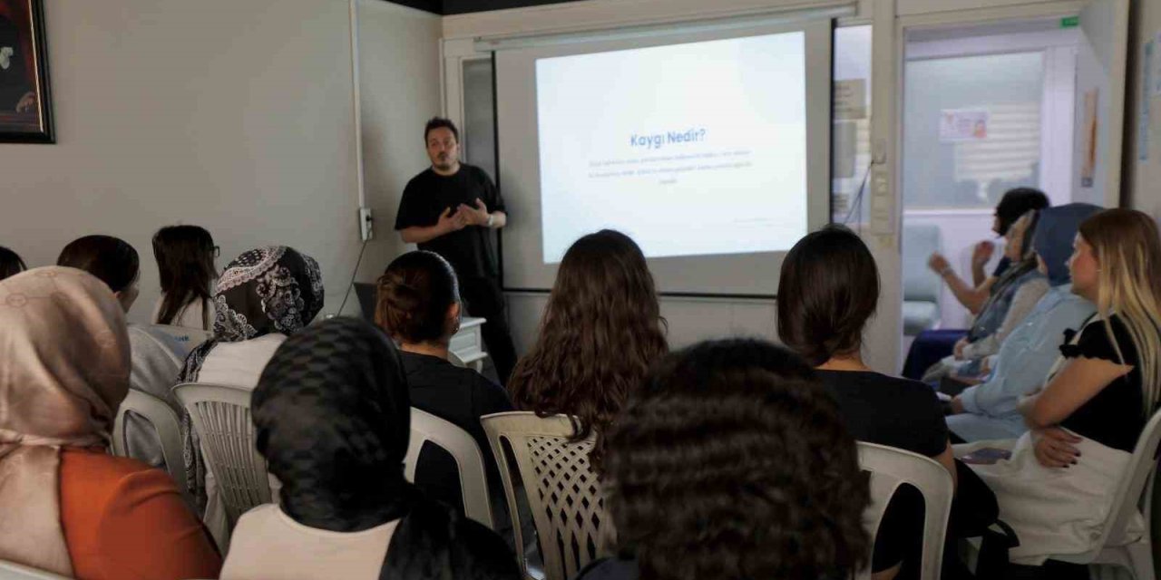 Yunusemre Belediyesinden öğrencilere "Sınav Kaygısı Yönetimi" semineri