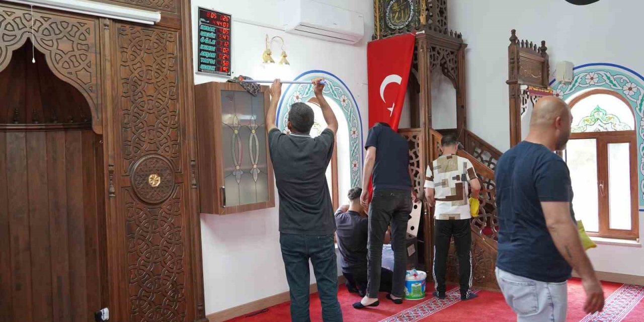 Yunusemre’de camiler bayram namazına hazırlanıyor