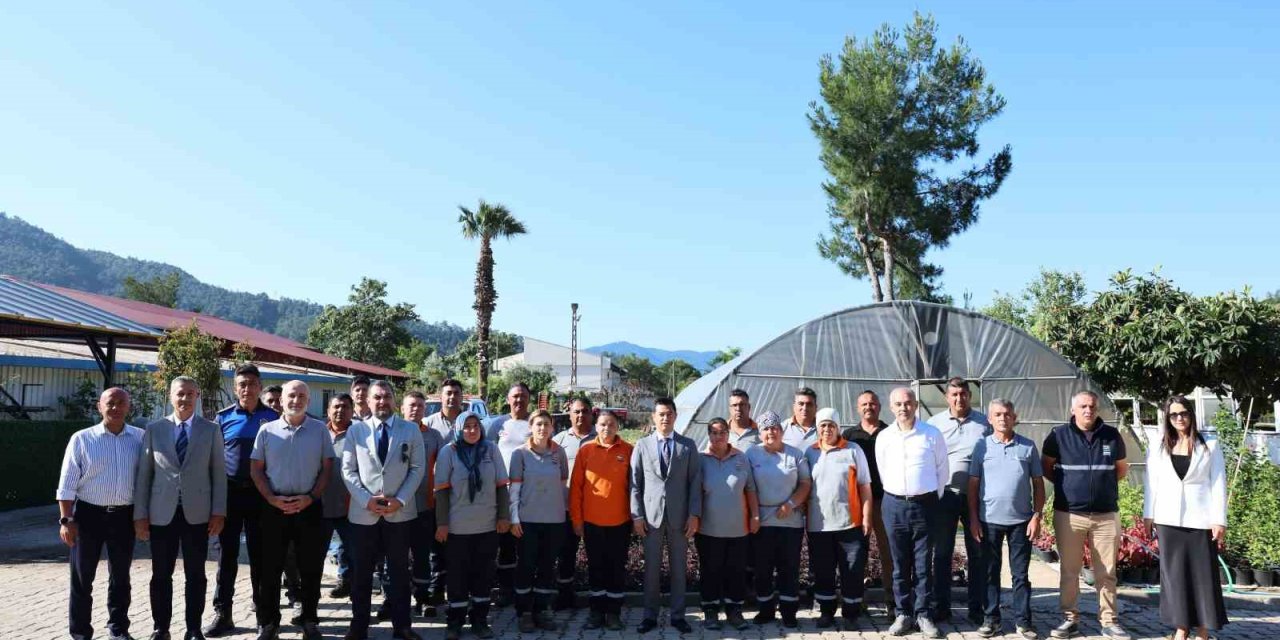 Başkan Ünlü, personelle bayramlaştı
