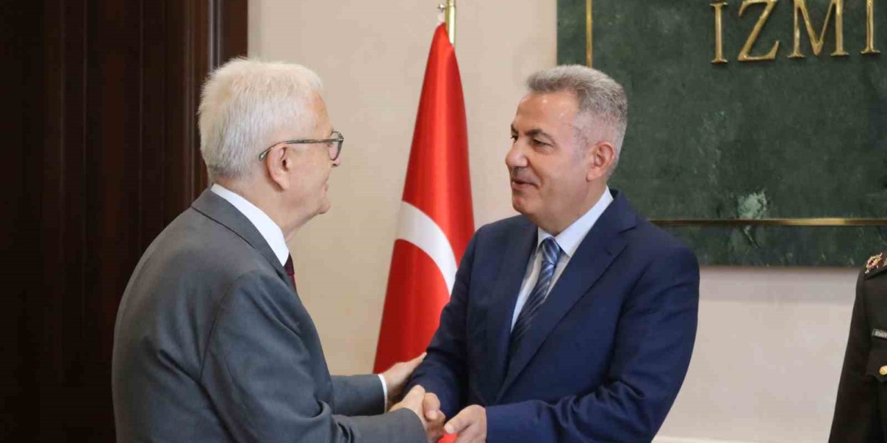 Vali Elban, protokolle bayramlaştı