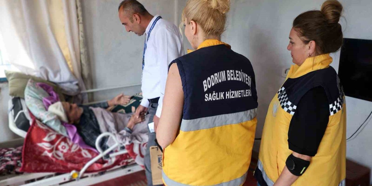 Bodrum Belediyesi’nden yatağa bağımlı hastalara bayram ziyareti