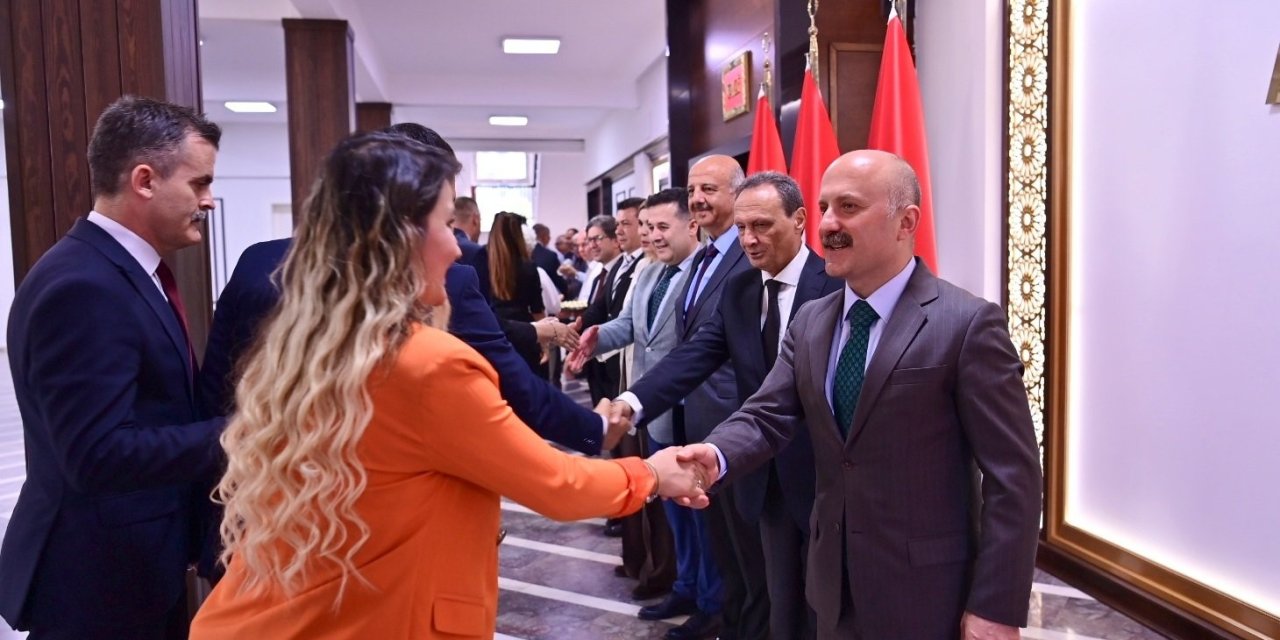 Vali Varol personelle bayramlaştı