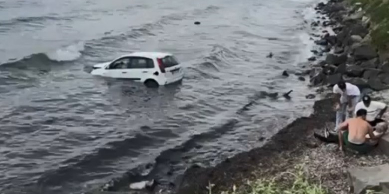 Kuşadası’nda otomobil denize uçtu: 1 yaralı