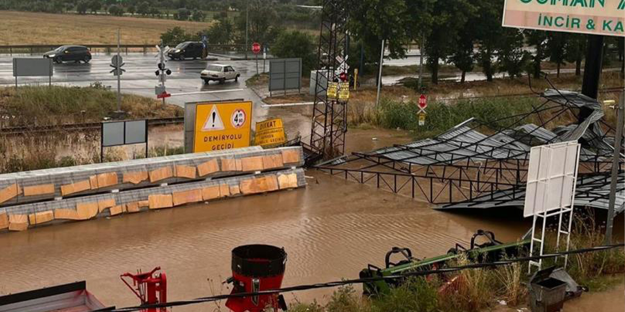 Aydın’da sağanak ve fırtına hayatı felç etti
