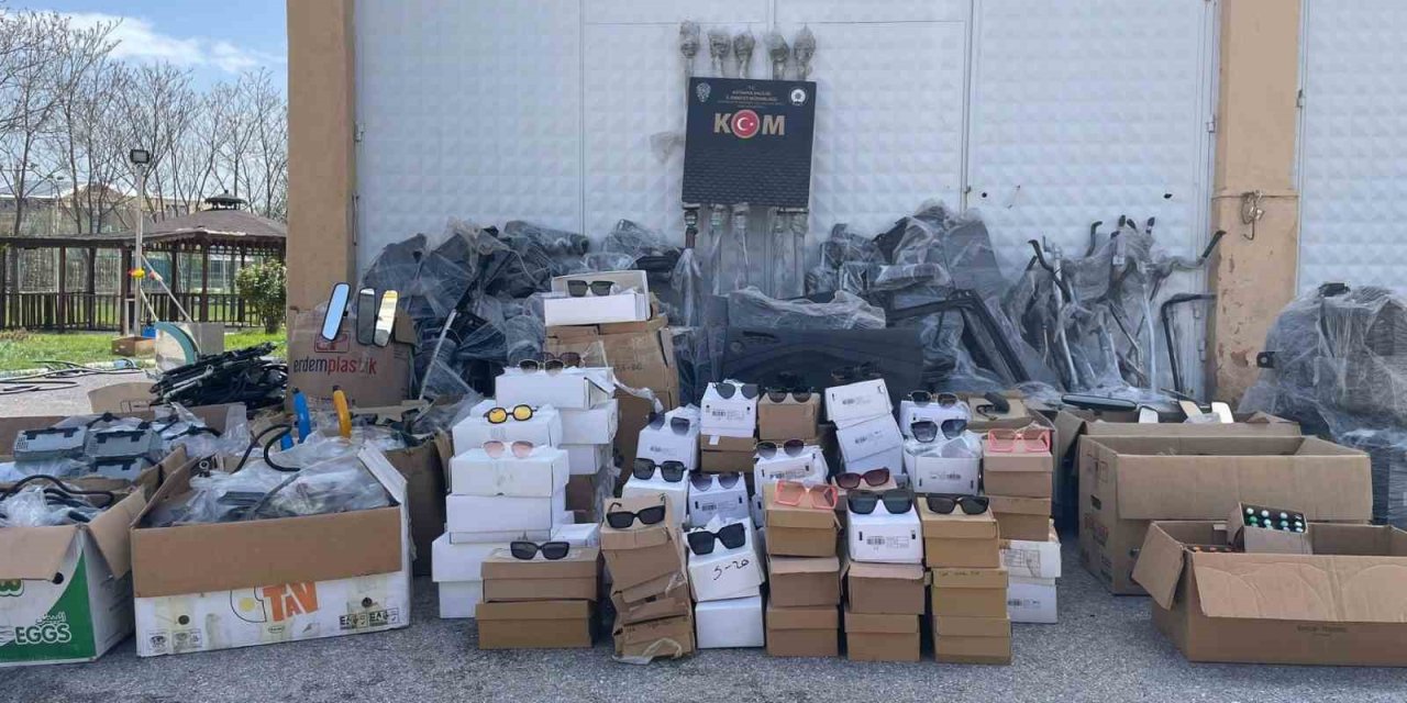 Kütahya’da kaçakçılık operasyonu, binlerce kaçak ürün ele geçirildi