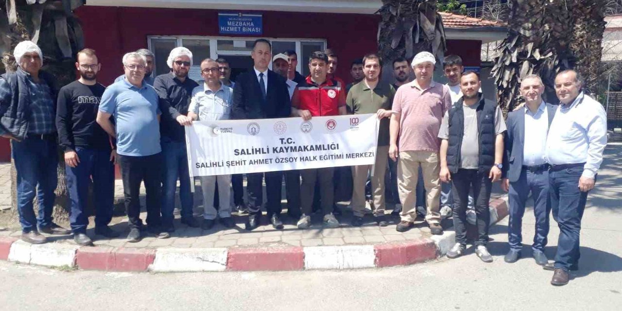 Salihli’de kurban kesimini uygulamalı öğrendiler