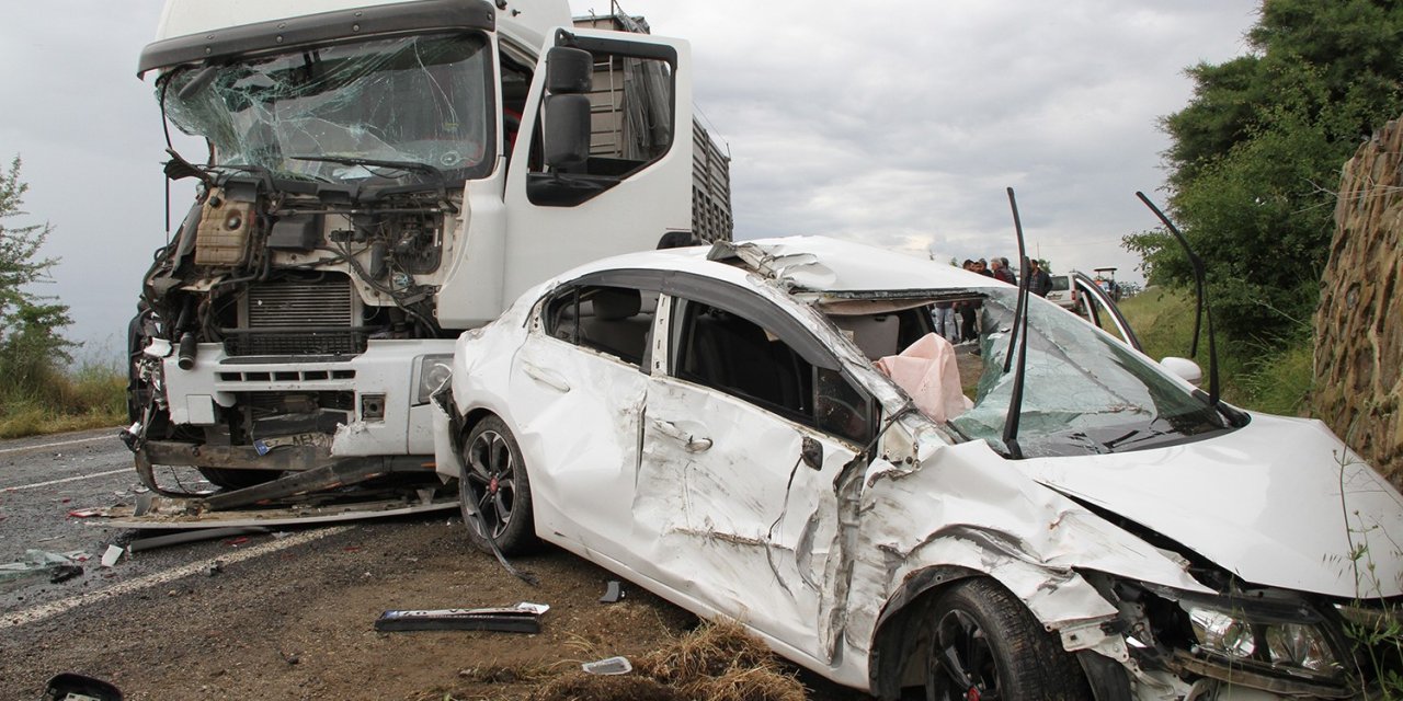 Kula’da zincirleme trafik kazası: 8 yaralı, 1 gözaltı