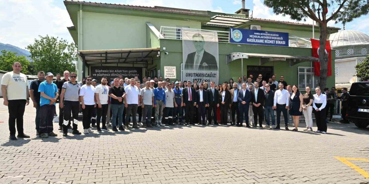 Manisa Büyükşehir yönetimi personelle bayramlaştı