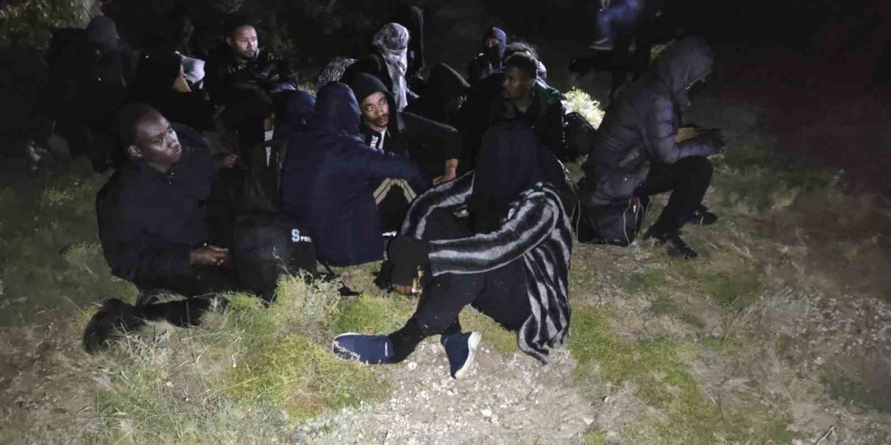 İzmir’de 3’ü çocuk 29 düzensiz göçmen yakalandı