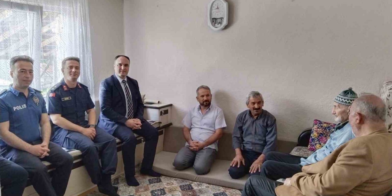 Aslanapa’da şehit aileleri ve gazilere bayram ziyareti