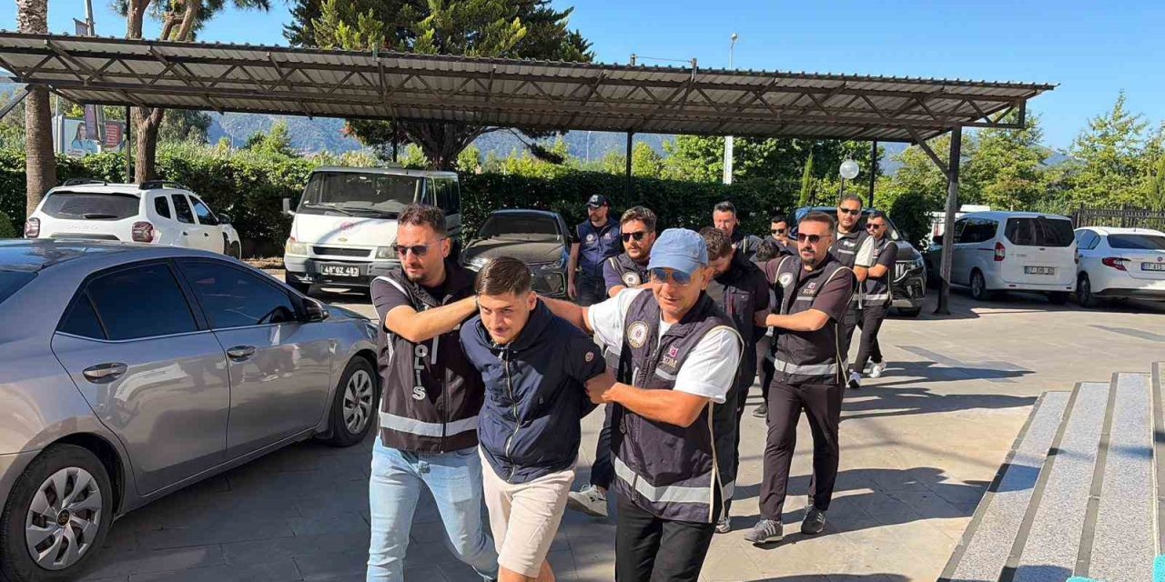 Fethiye Belediye Başkanı Karaca’ya silahlı saldırı soruşturmasında 5 kişi adliyede sevk edildi