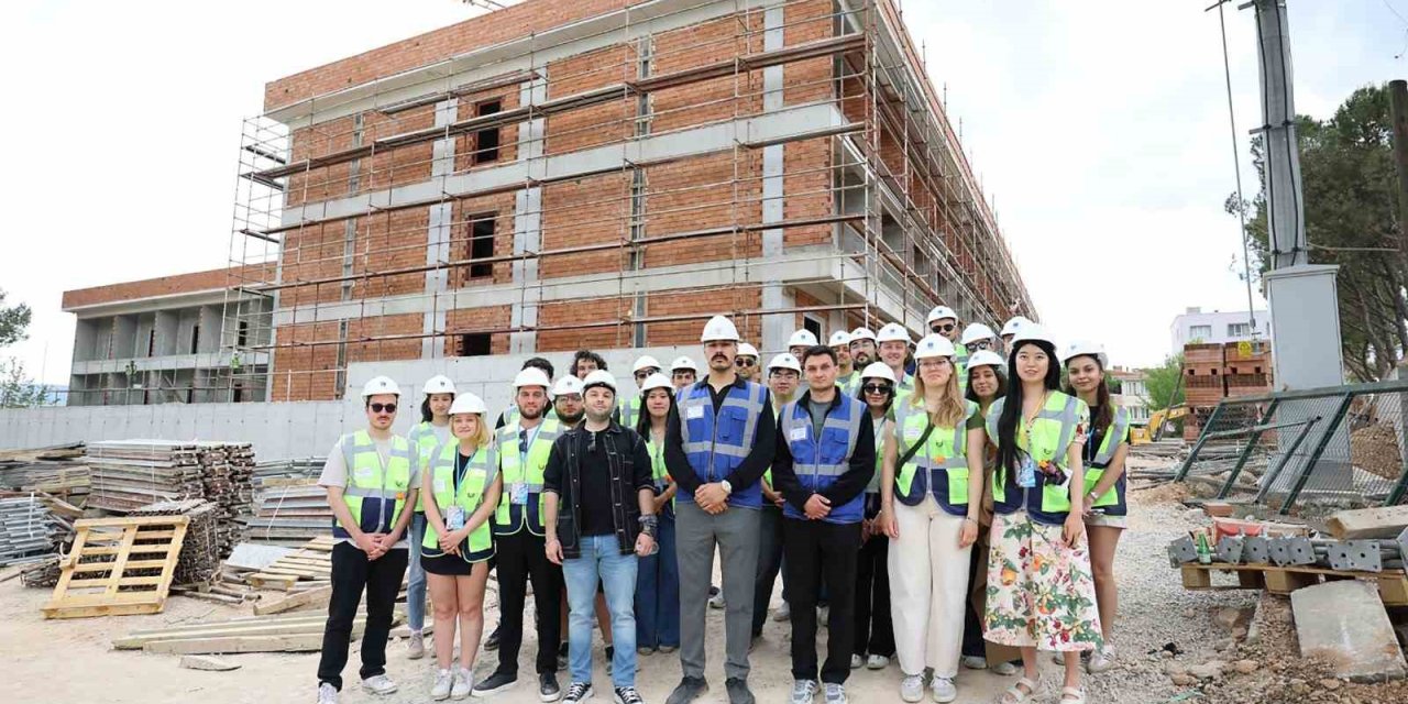 Geleceğin mühendisleri huzurevi inşaatını gezdi