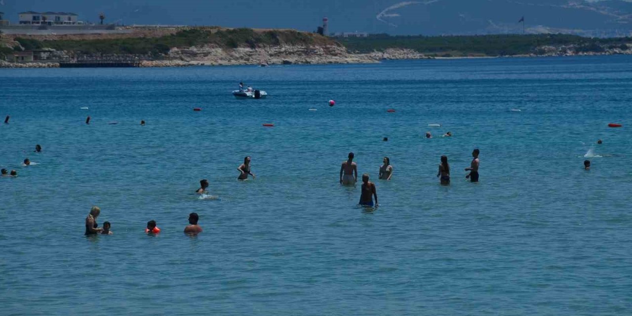 Didim’de 9 günlük tatilde deniz keyfi başladı