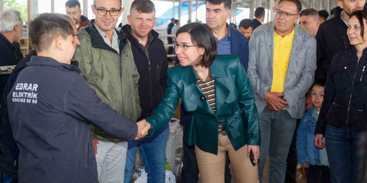 Uşak Belediye Başkan Vekili Özkan’dan hayvan pazarına bayram ziyareti