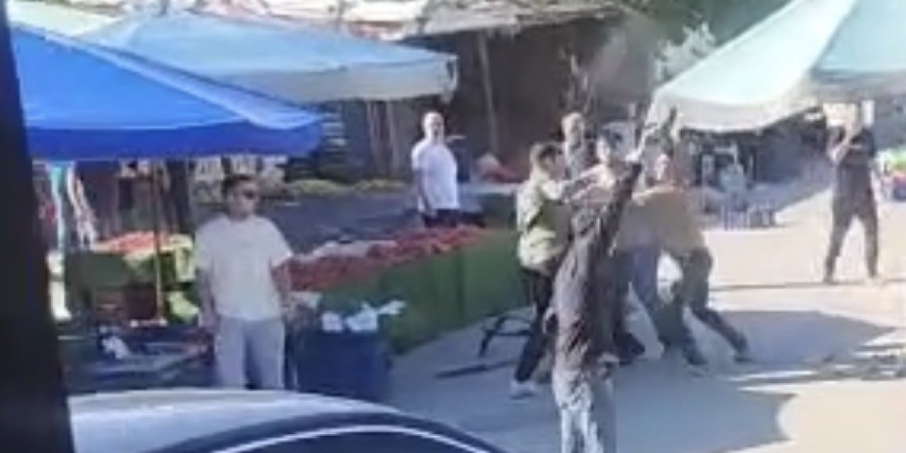 İzmir’de pazarcılar arasında silahlı kavga kamerada