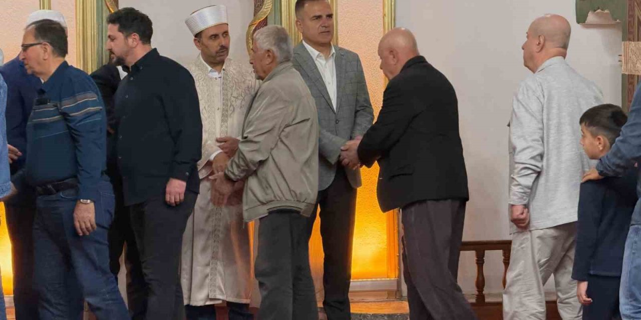 Muğla Valisi Akbıyık vatandaşlarla bayramlaştı