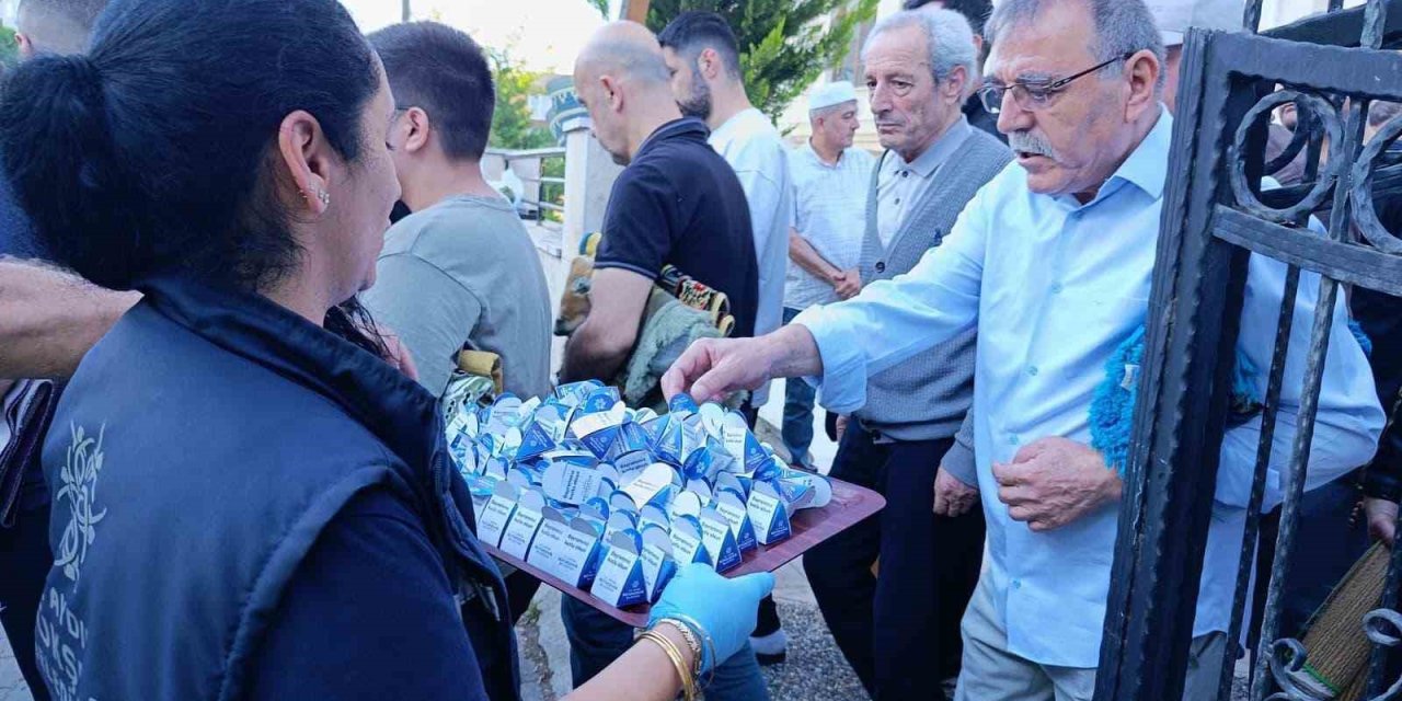 Aydın Büyükşehir vatandaşlarla bayramlaştı