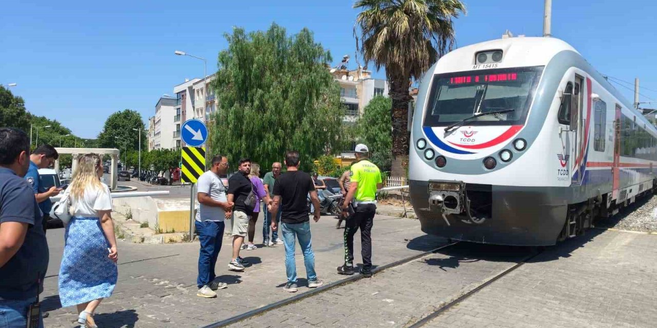 Trenin altında kalan yaya ağır yaralandı
