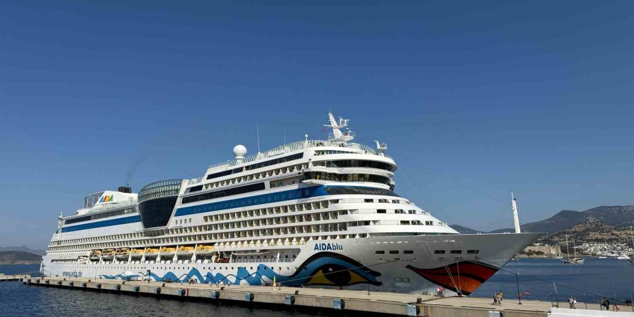 Bodrum’a kruvaziyer ile 2 bin 377 turist geldi