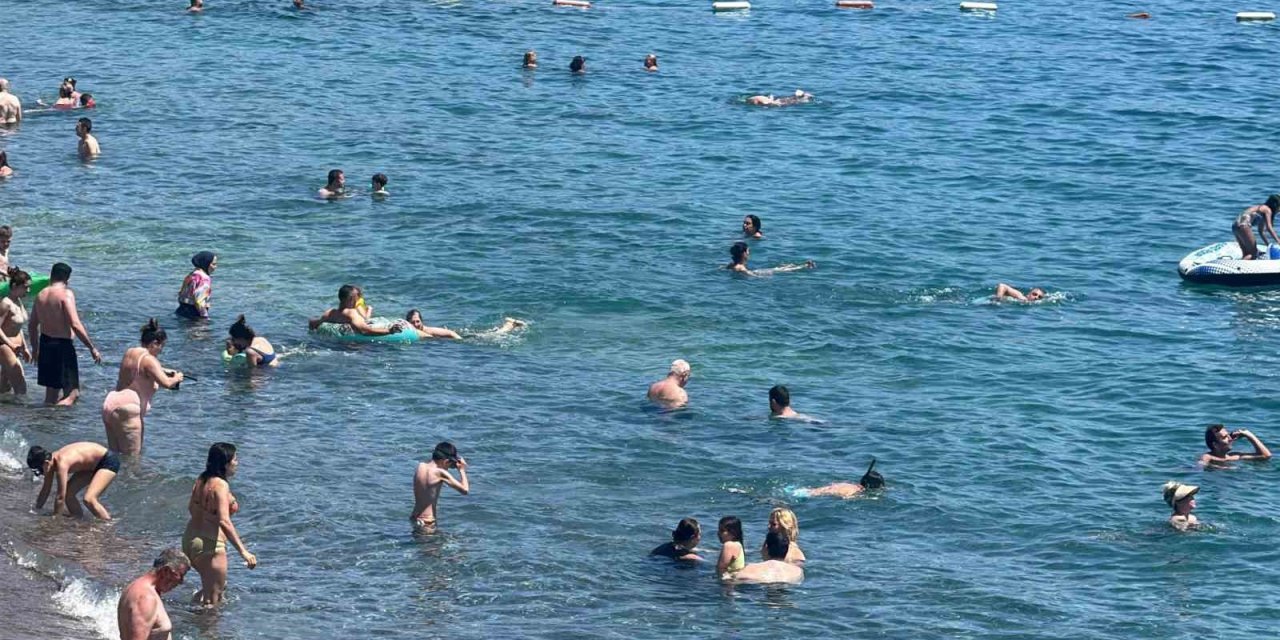 Bodrum sahillerinde bayram yoğunluğu