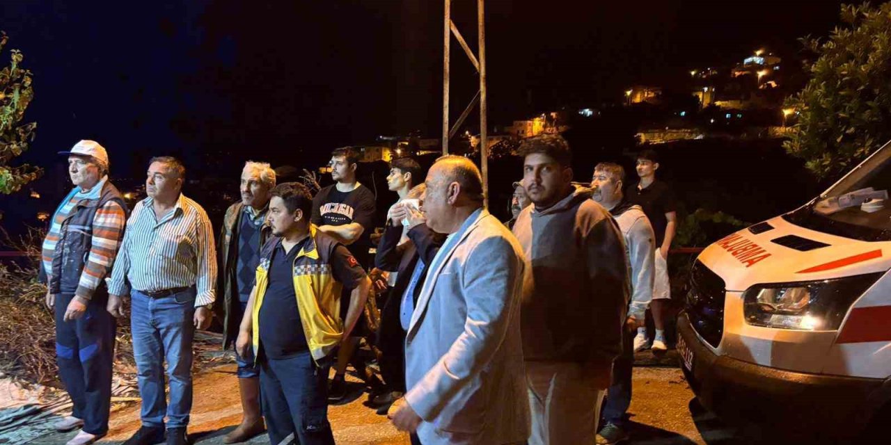 Başkan Özel yangın söndürme çalışmalarını yerinde takip etti