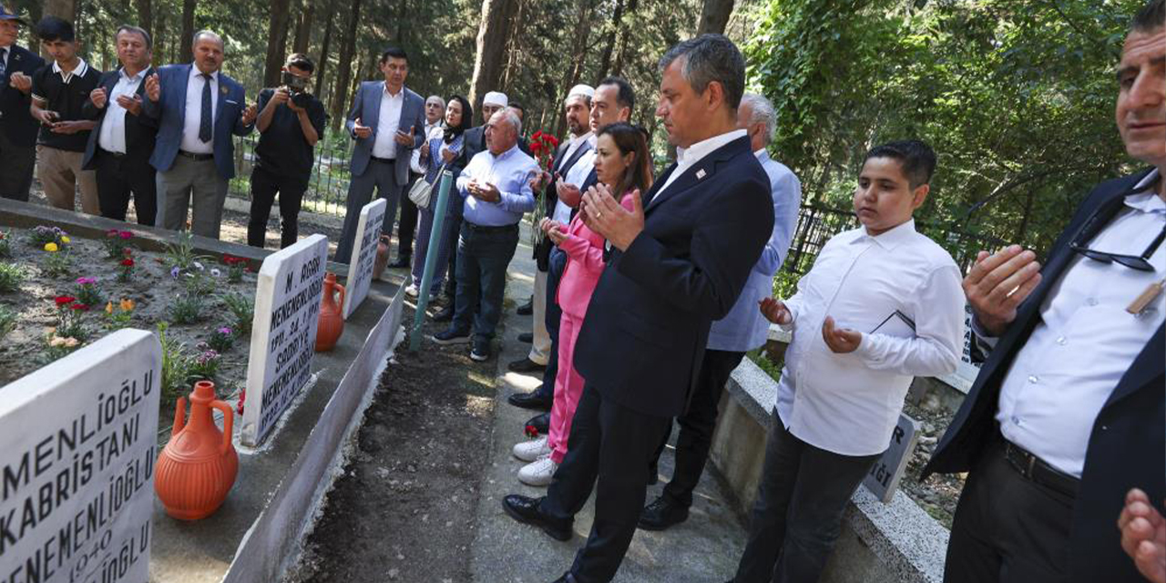 Özgür Özel şehitlik ve Ferdi Zeyrek’in mezarını ziyaret etti