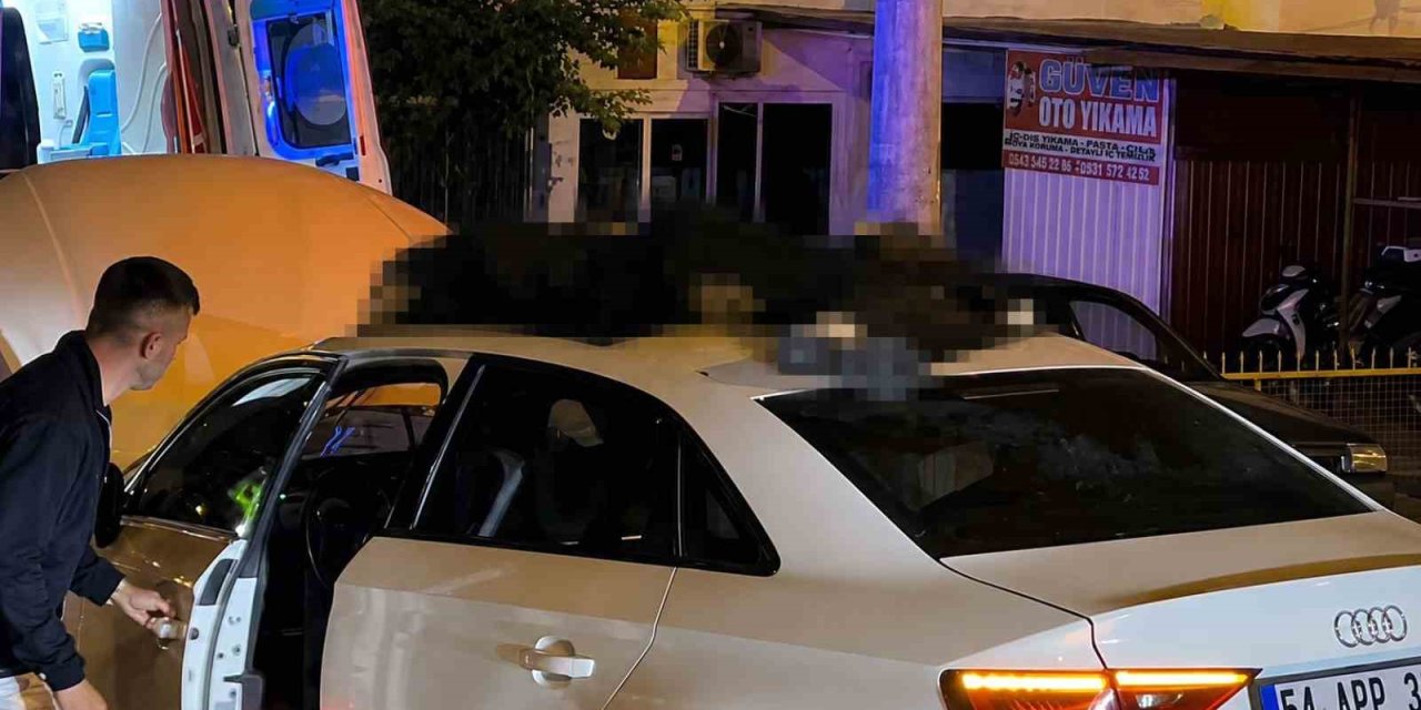 Kazada otomobilin üzerine savrulan motosiklet sürücüsü hayatını kaybetti