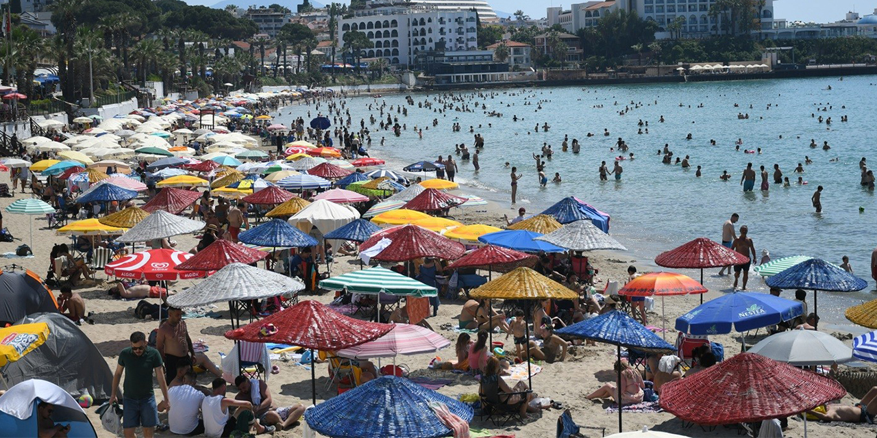 Kuşadası bayram tatilinde turist akınına uğradı
