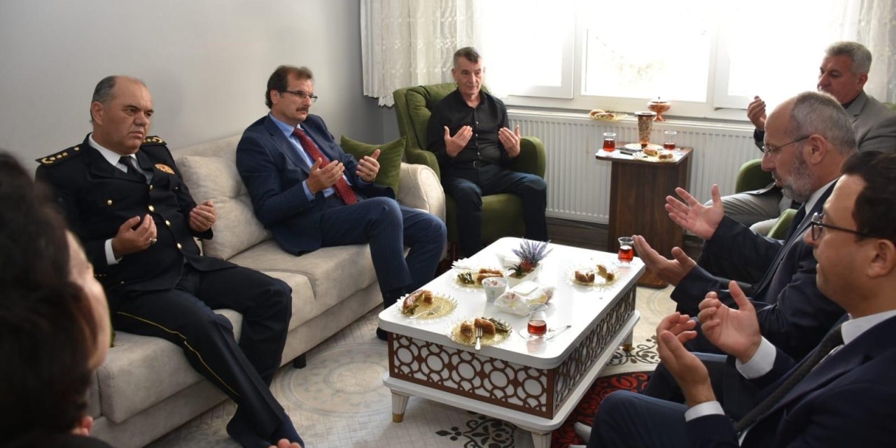 Salihli Kaymakamı Güldoğan’dan şehit ailesine bayram ziyareti