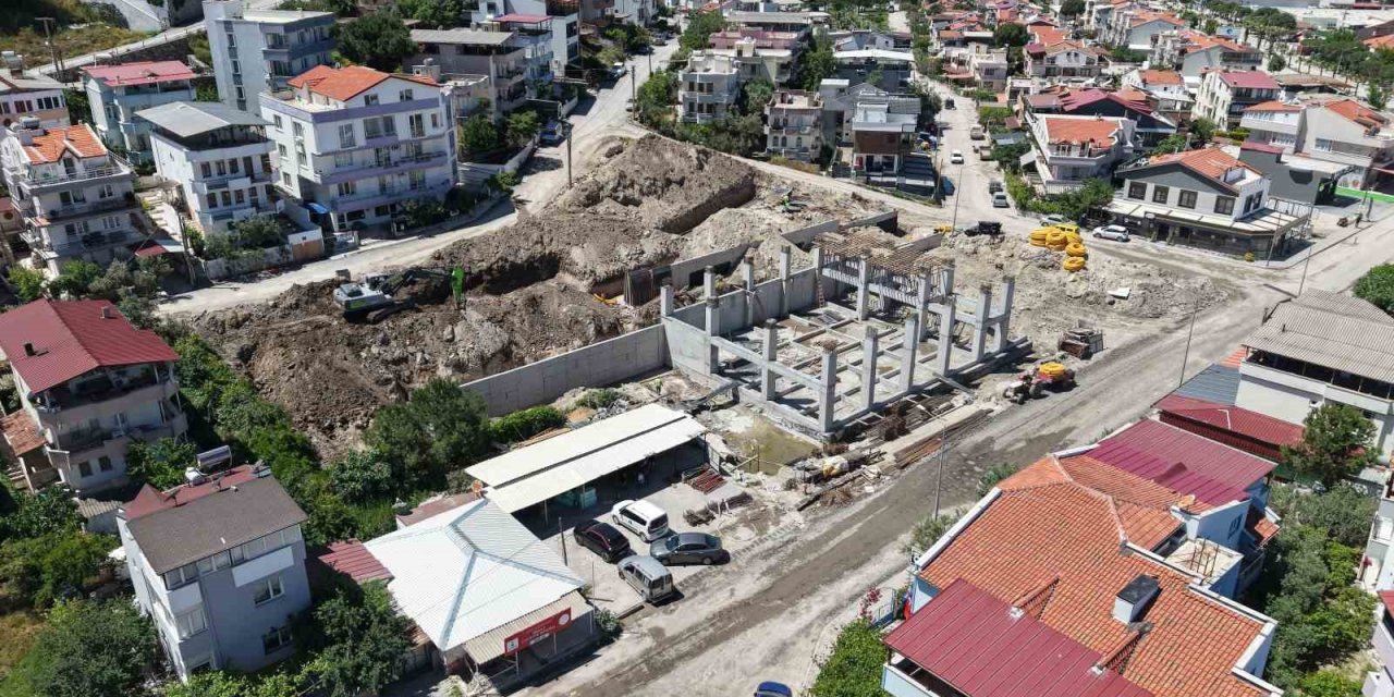 Dikili’nin yeni itfaiye binası hızla yükseliyor