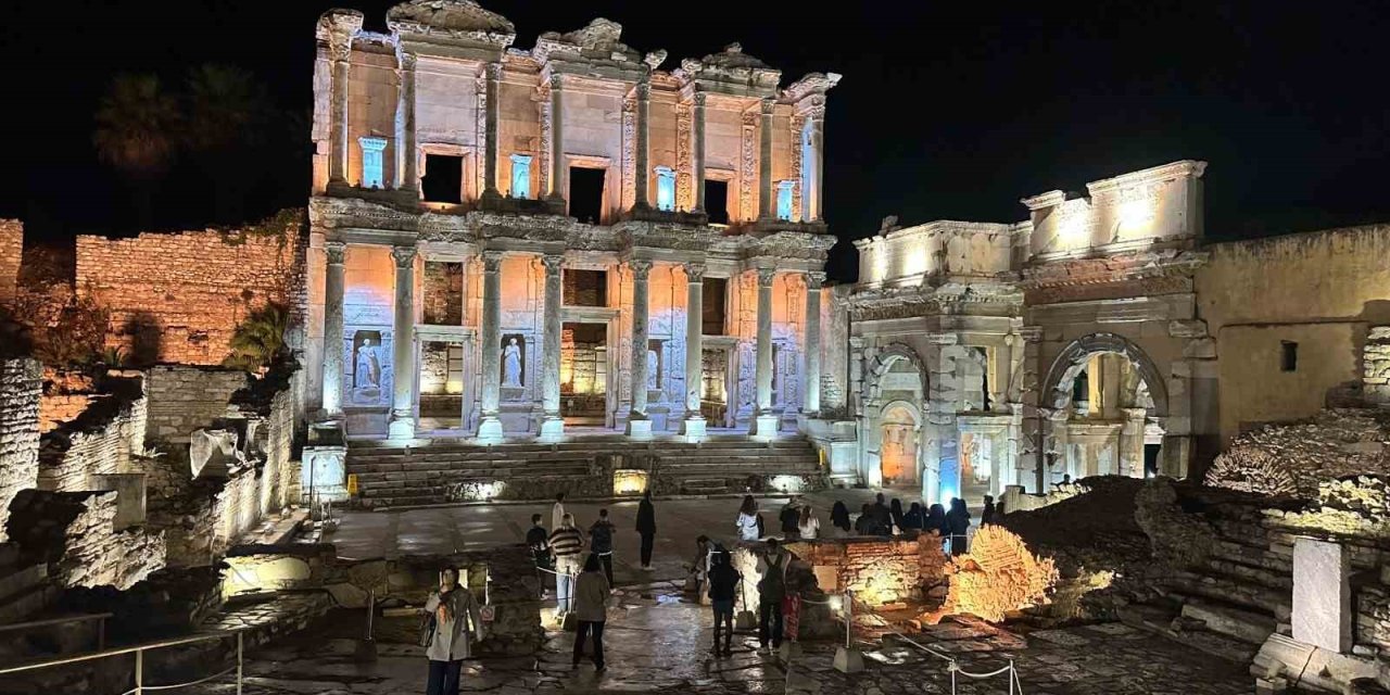 Efes’te gece müzeciliği gençlerle buluşuyor