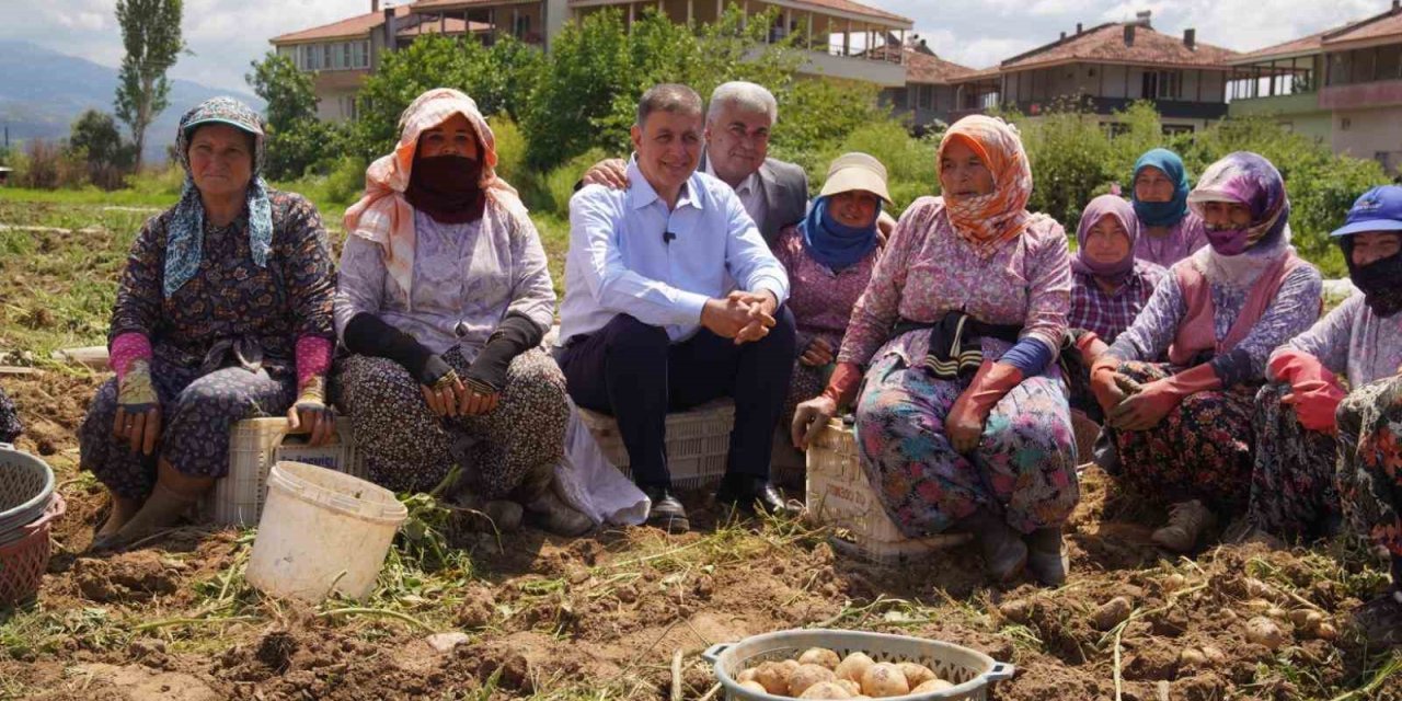 Başkan Tugay’dan yol ve asfalt sözü