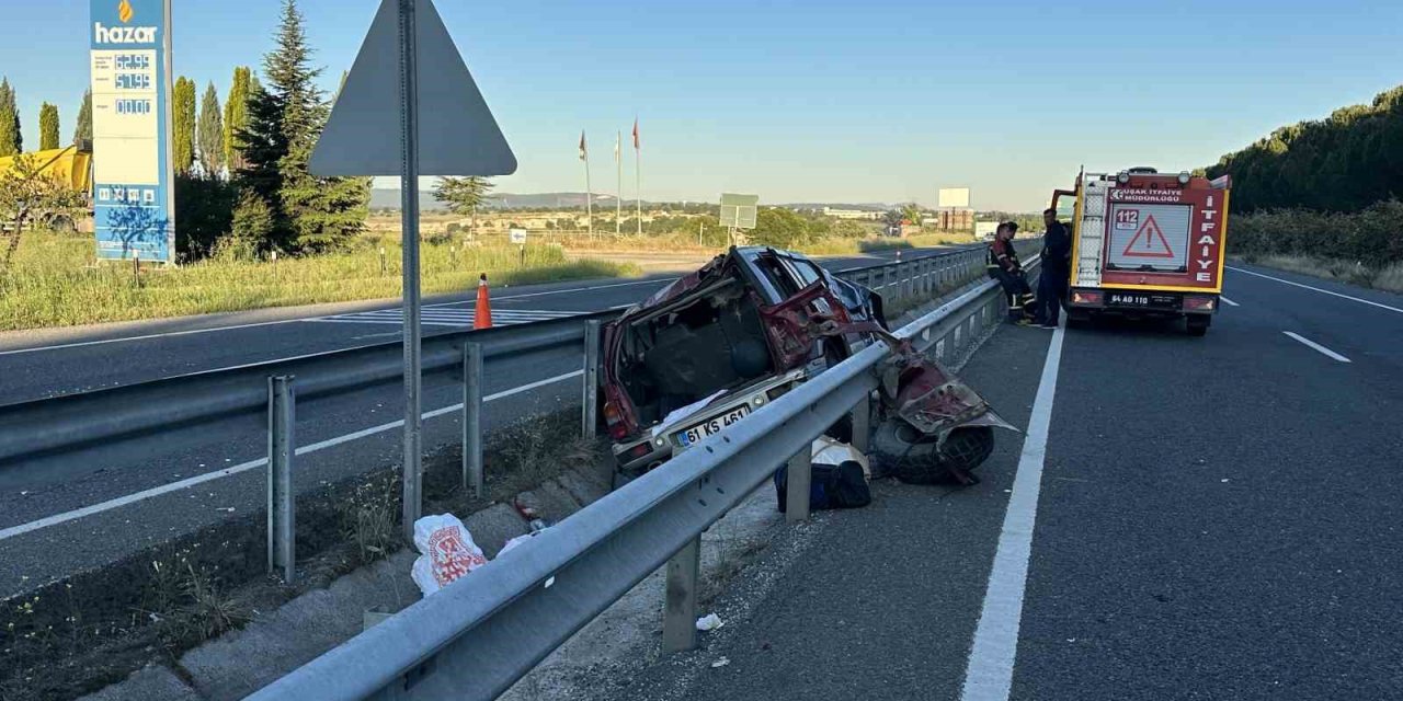 Uşak’ta feci kazada 1 kişi hayatını kaybederken, 2 kişi yaralandı