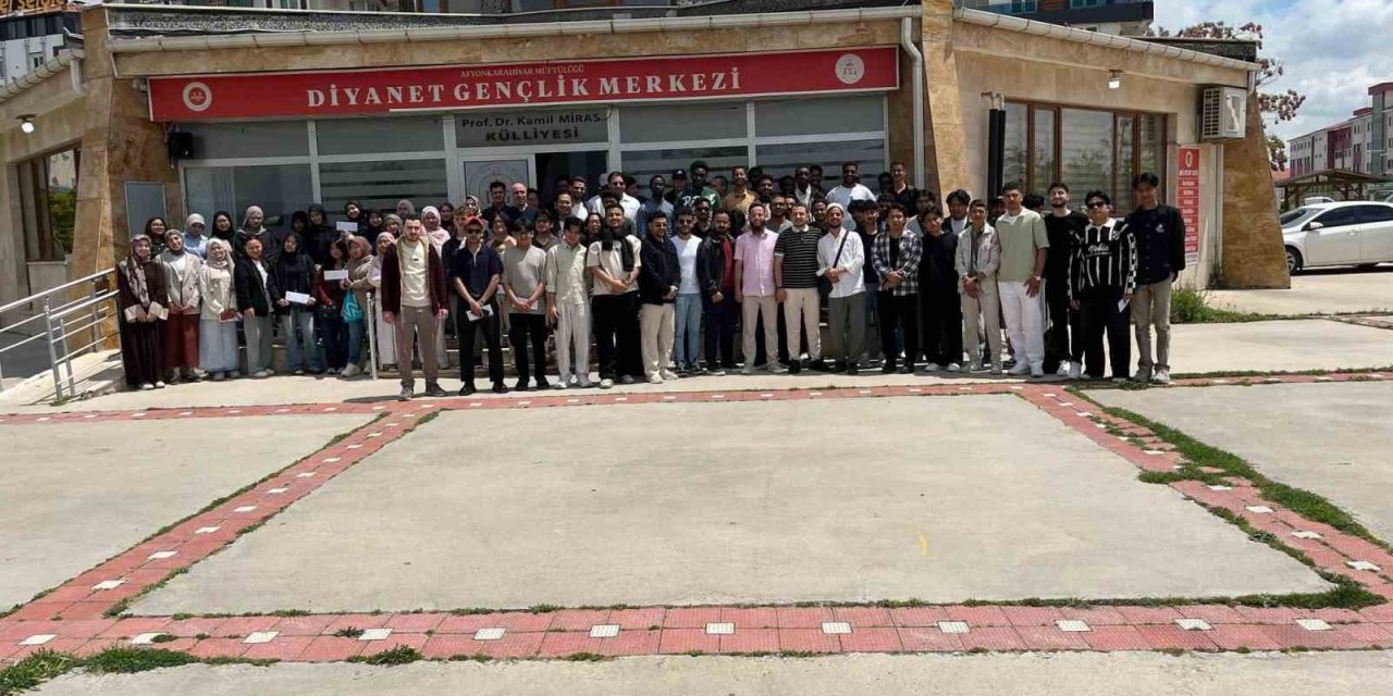 Uluslararası öğrencilerle yürek ısıtan bayramlaşma