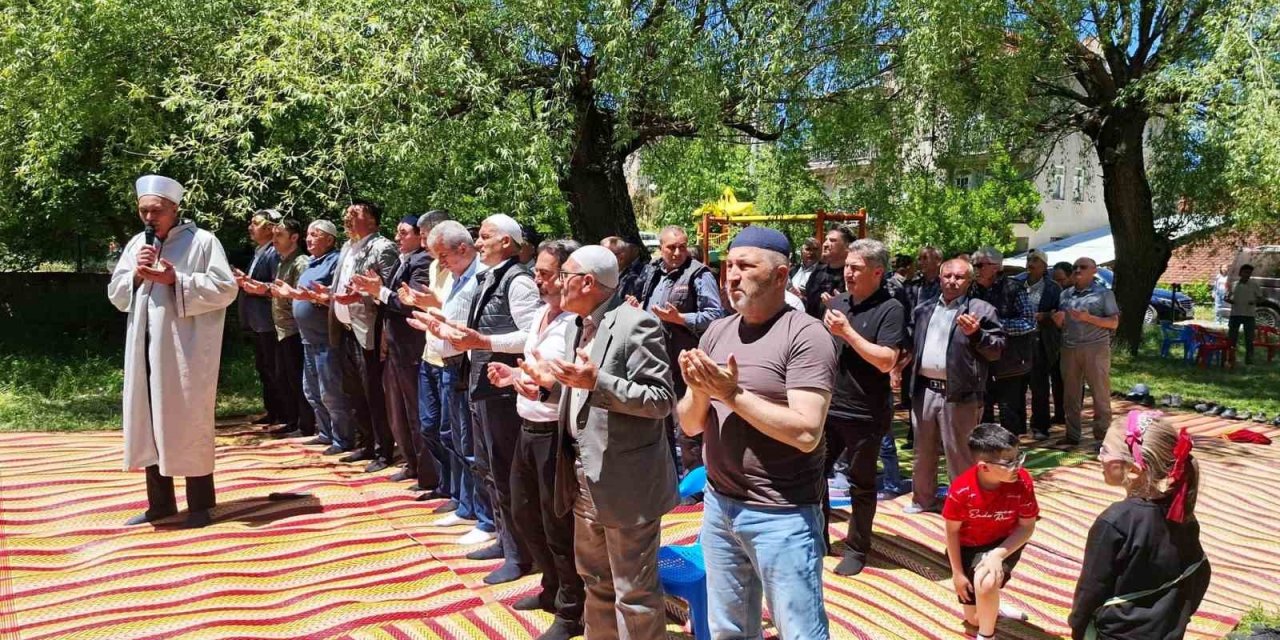 Hisarcık Yukarı Yoncaağaç köyünde şükür duası düzenlendi