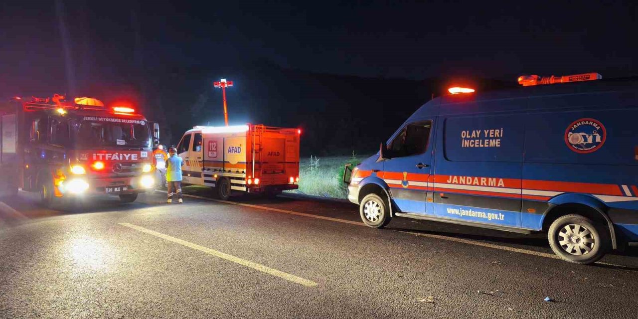 Bariyerlere çarpan yolcu otobüsü alev aldı: 3 ölü, 20 yaralı