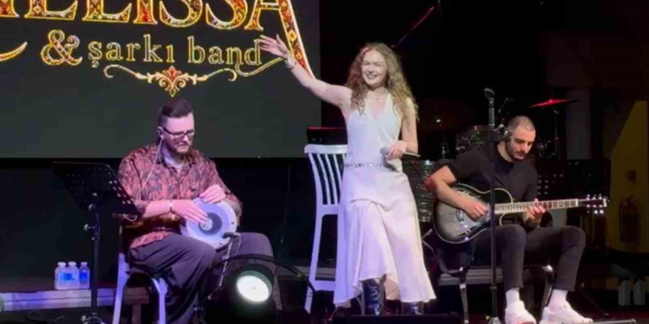 Romanyalı yıldız Amelissa’dan Bodrum’da bayram şovu