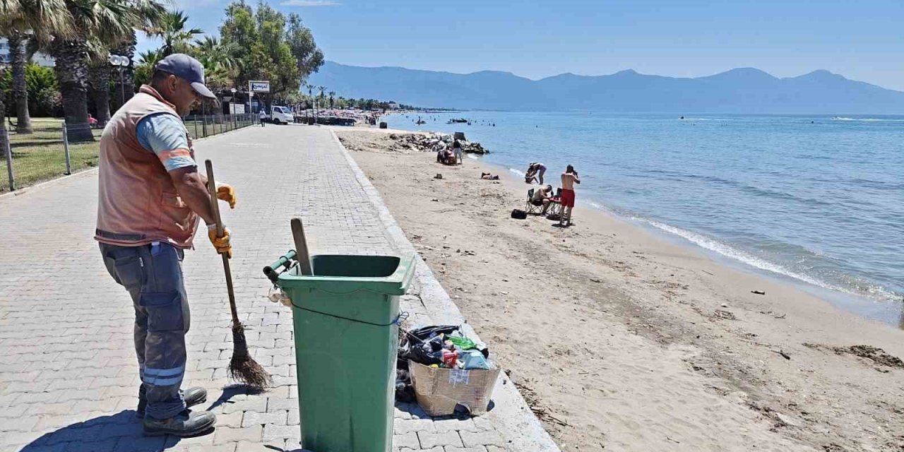 Kuşadası’da bayramtatilinde 3 bin 67 ton çöp toplandı