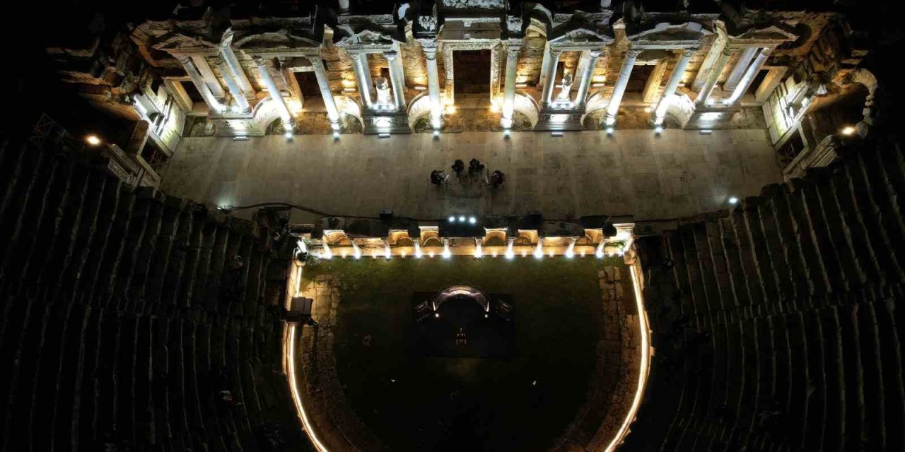 Hierapolis’te gece müzeciliğinde yeni sezon başladı