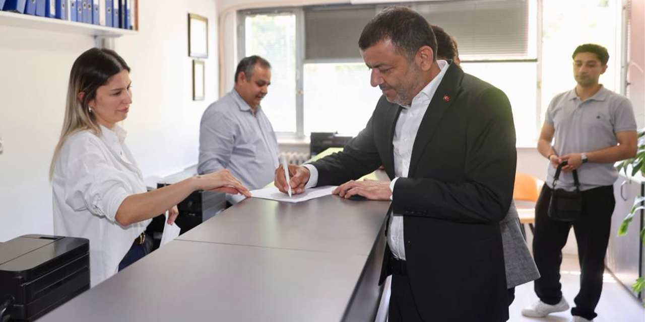 Başkan Çavuşoğlu’ndan  kurultay için imza desteği
